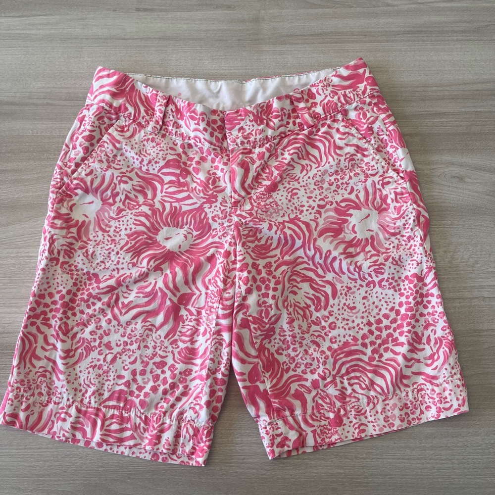 Lilly Pulitzer The Chipper Short Pink lion Print Sz 2 Zip Fly Pockets.
